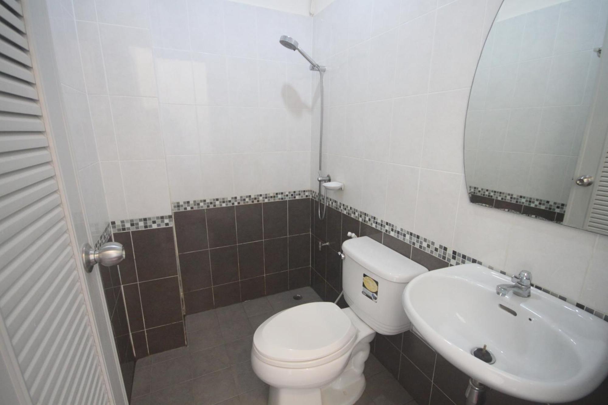 Myplace@Surat Hotel Сурат Тхани Стая снимка
