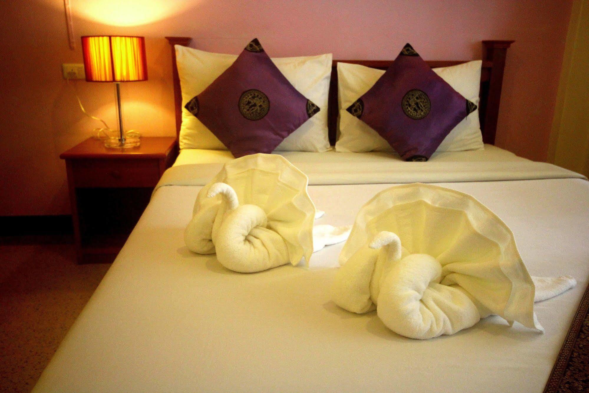 Myplace@Surat Hotel Сурат Тхани Екстериор снимка