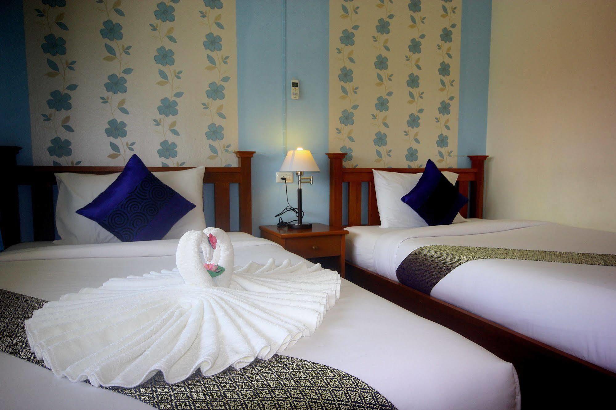 Myplace@Surat Hotel Сурат Тхани Екстериор снимка
